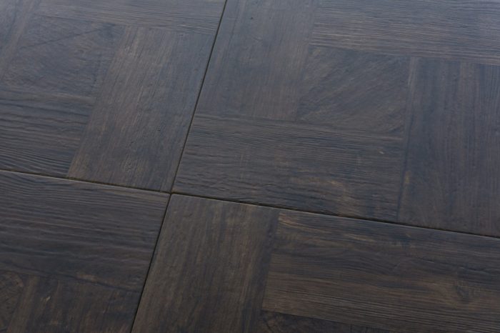 Bodenfliese Holzoptik Iroko 48x48 – Bild 2