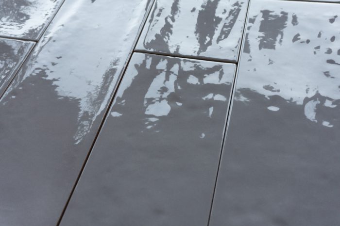 Metro Fliese grau gewellt 10x30