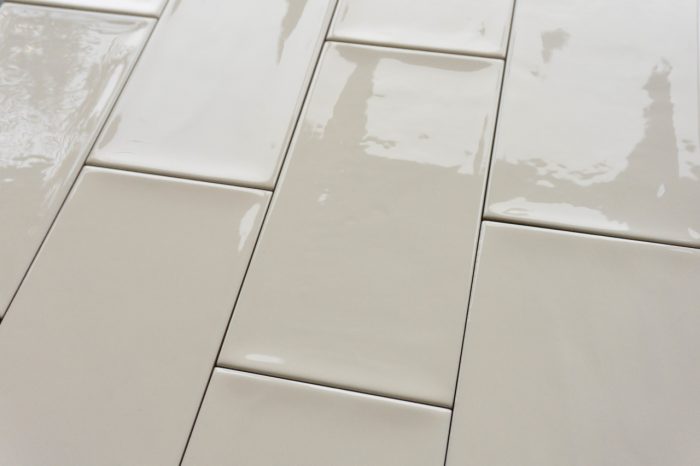 Metro Fliese hellbeige gewellt 10x20
