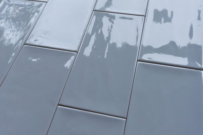 Metro Fliese grau gewellt 10x20