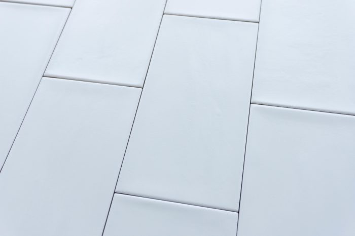 Metro Fliese weiß matt gewellt 10x20