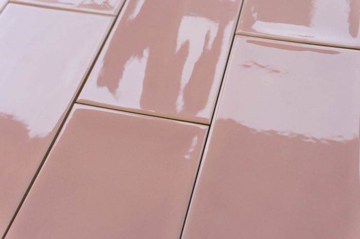 Metro Fliese rosa gewellt 10x30
