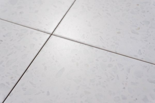 Bodenfliese Terrazzo-Optik weiß 20x20 - dieFliesen.com
