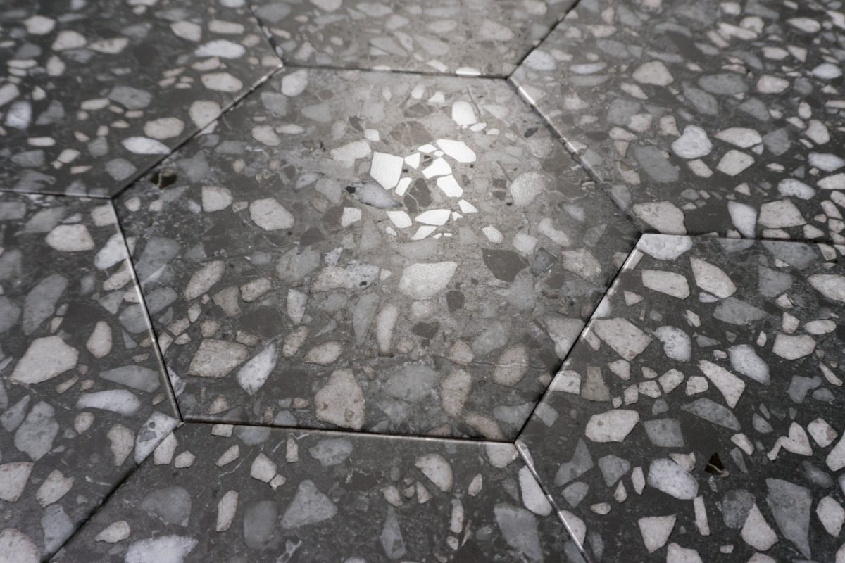 Bodenfliese Sechseck schwarz 23x27 | Jetzt kaufen bei dieFliesen.com