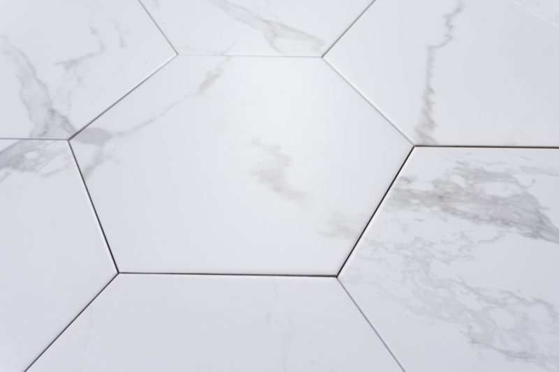 Bodenfliese Sechseck weiß marmoriert 23x27 | Jetzt kaufen bei