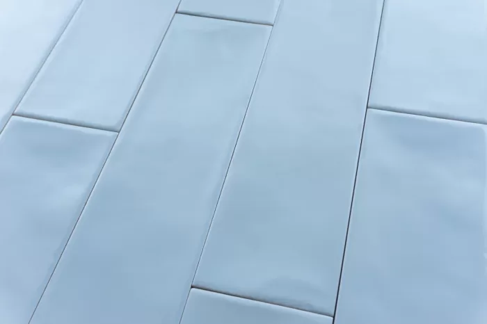 Metro Fliese himmelblau matt gewellt 7.5x30