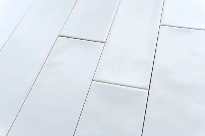 Metro Fliese weiß matt gewellt 7.5x30