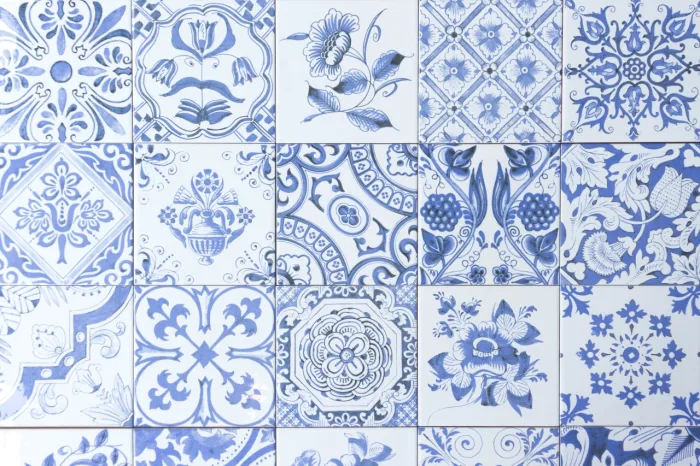 Wandfliese Dekor blau gewellt 15x15