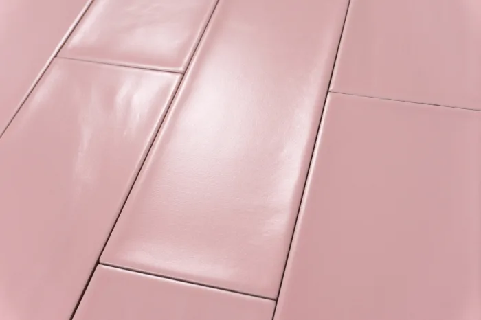 Metro Fliese rosa matt gewellt 10x30